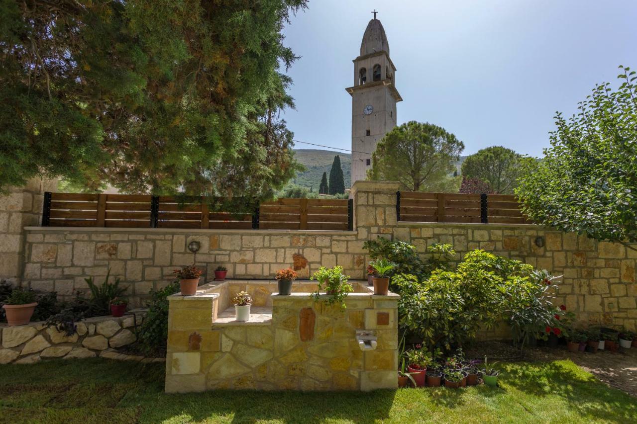 Ethereal Villa Mouzákion エクステリア 写真